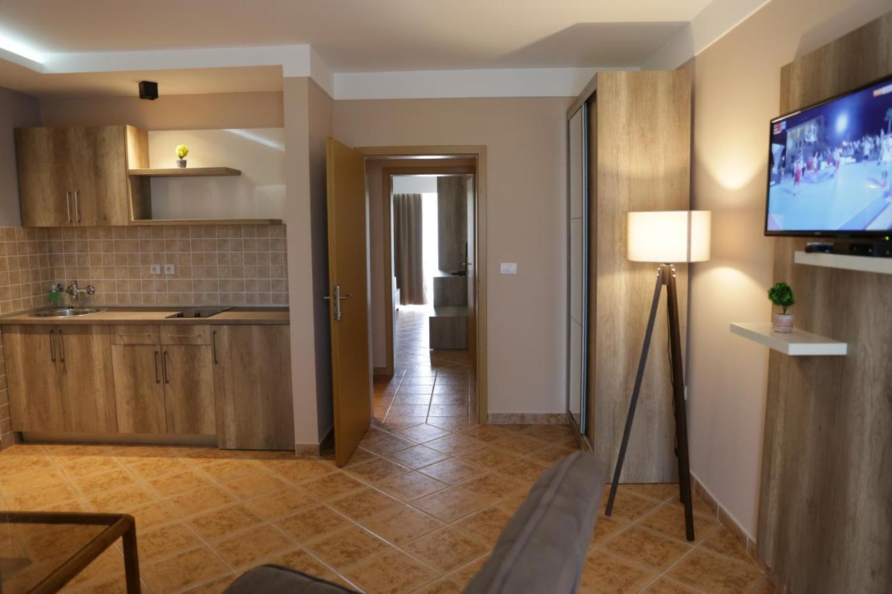 Hotel Comfort Ulcinj Esterno foto