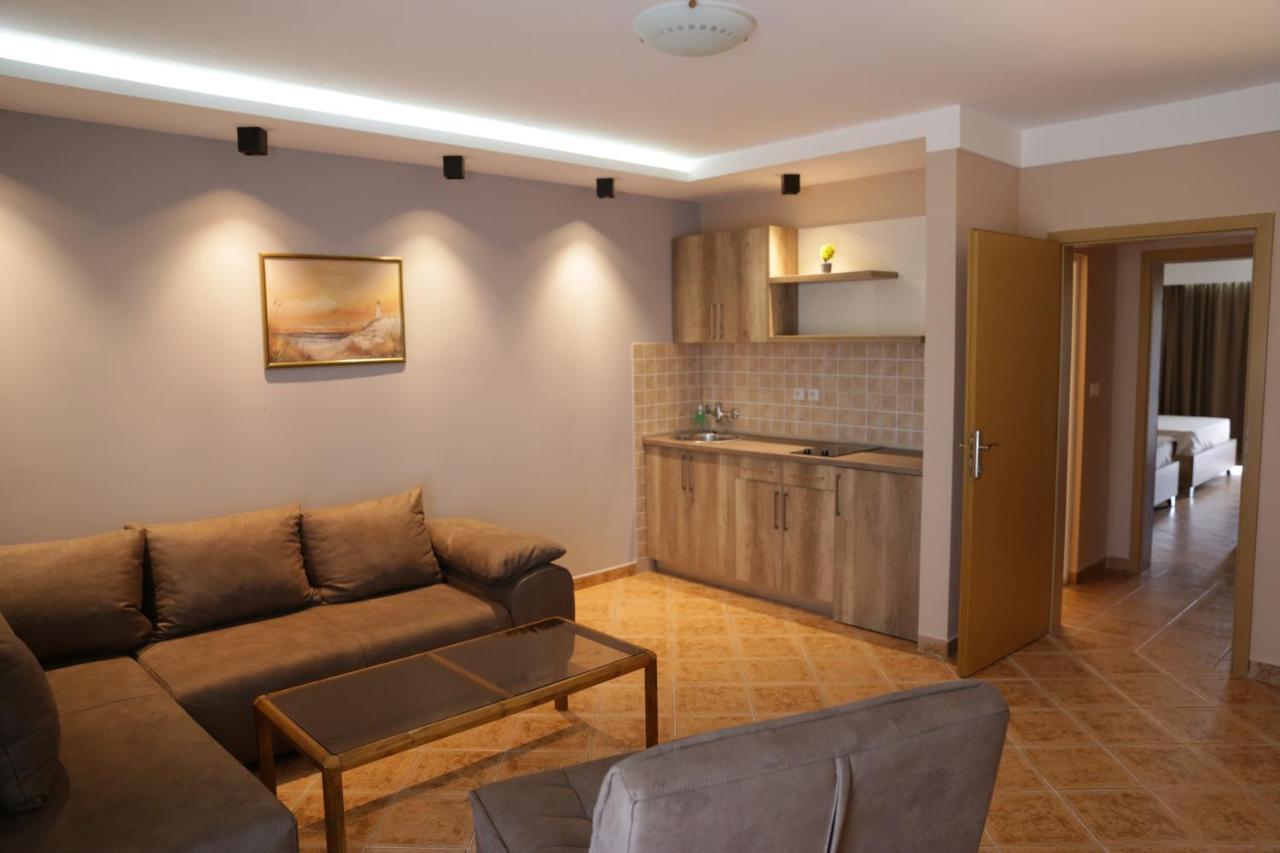 Hotel Comfort Ulcinj Esterno foto