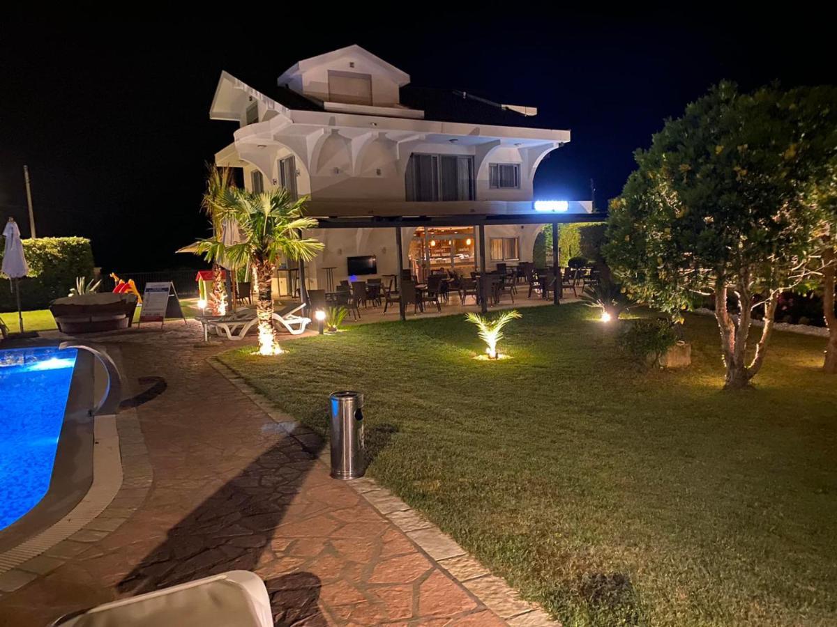 Hotel Comfort Ulcinj Esterno foto