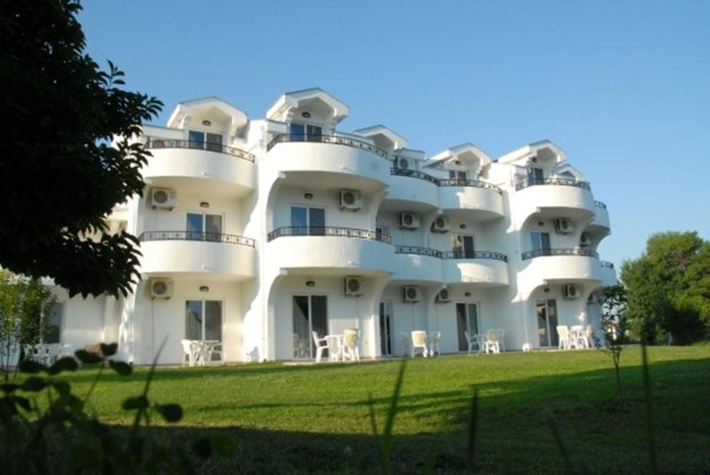 Hotel Comfort Ulcinj Esterno foto